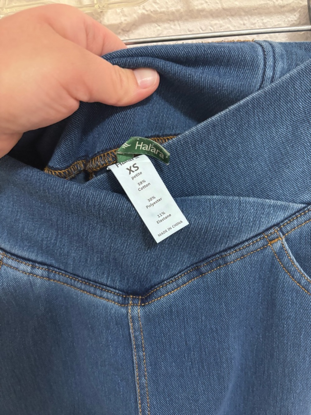 Halara crossover waist pull on flare jeans - Picture 2 of 5